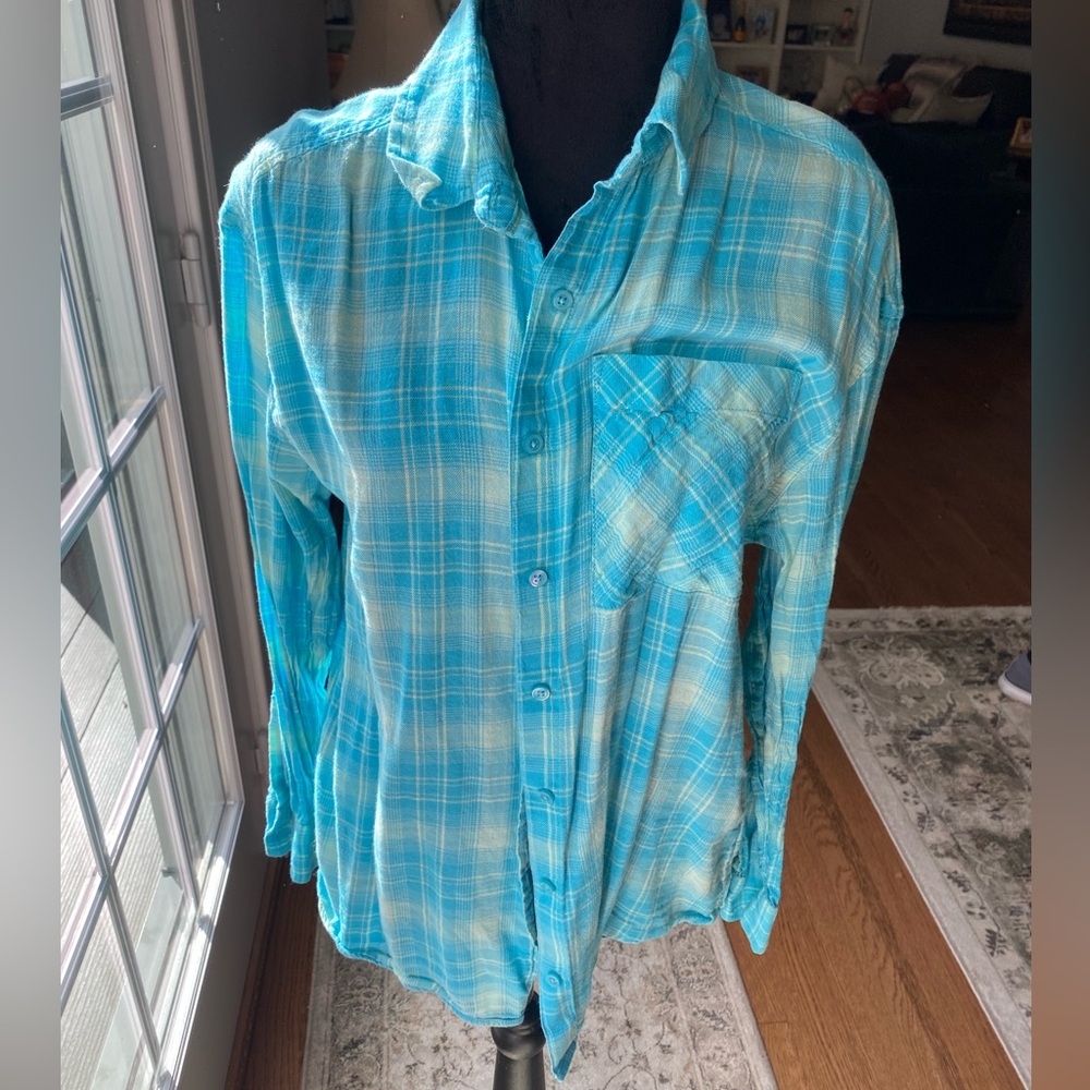 Casual fitting button down shirt.